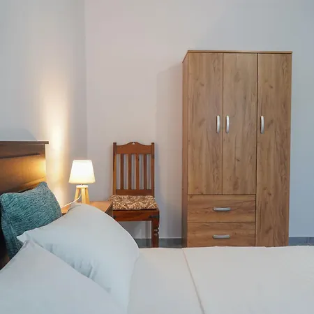 αυτονομη κατοικια κληματαρια דירה Nea Tirins