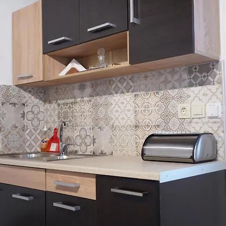 αυτονομη κατοικια κληματαρια * Nea Tirins