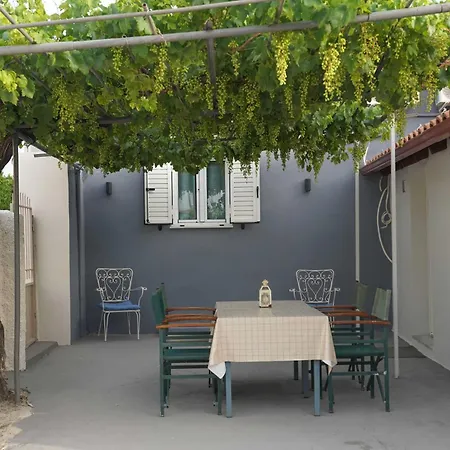 αυτονομη κατοικια κληματαρια דירה