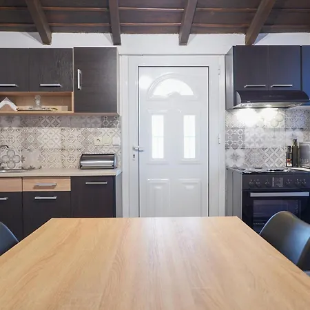 αυτονομη κατοικια κληματαρια דירה *