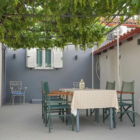 αυτονομη κατοικια κληματαρια דירה Nea Tirins