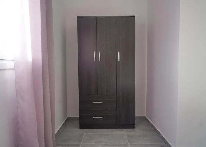 αυτονομη κατοικια κληματαρια * Nea Tirins