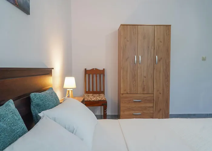 αυτονομη κατοικια κληματαρια Lägenhet Nea Tirins